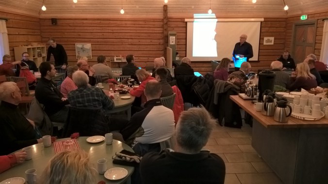 Ordförande Owe Petterson öppnar årets sista möte i Tandådalens Fjällkyrka